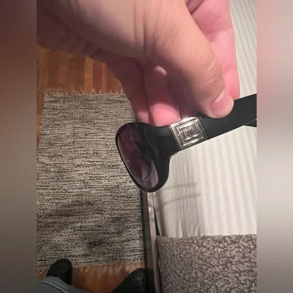 Excellent Used Condition | Liz Claiborne Women’s Sunglasses - Picture 6 of 7